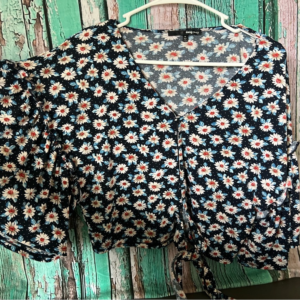 Cute flower top!